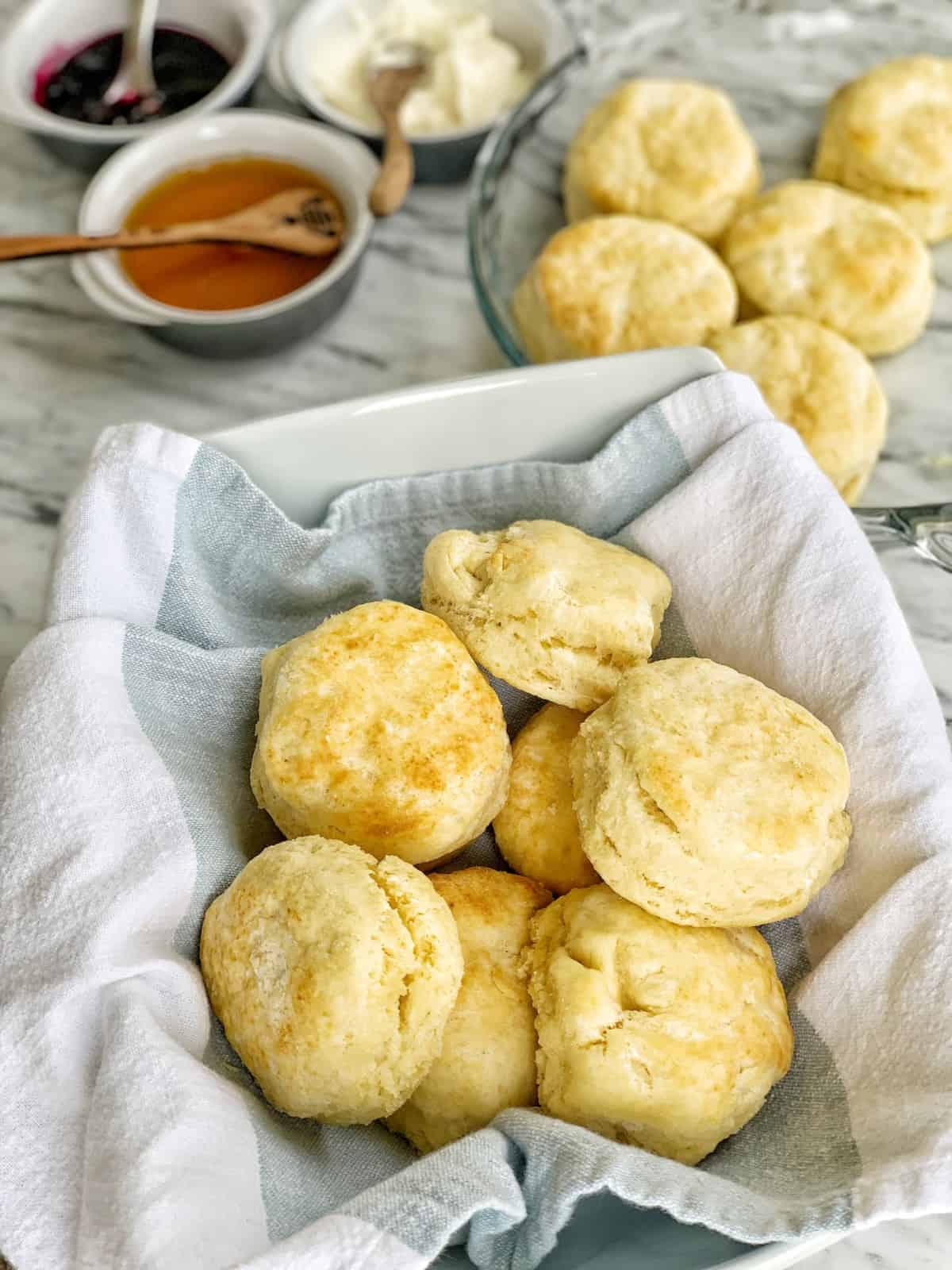 Old Fashioned Buttermilk Biscuits - SueBee Homemaker